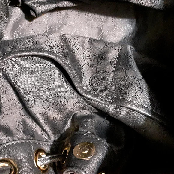 Michael Kors Black Leather Shoulder Bag - Picture 8 of 17